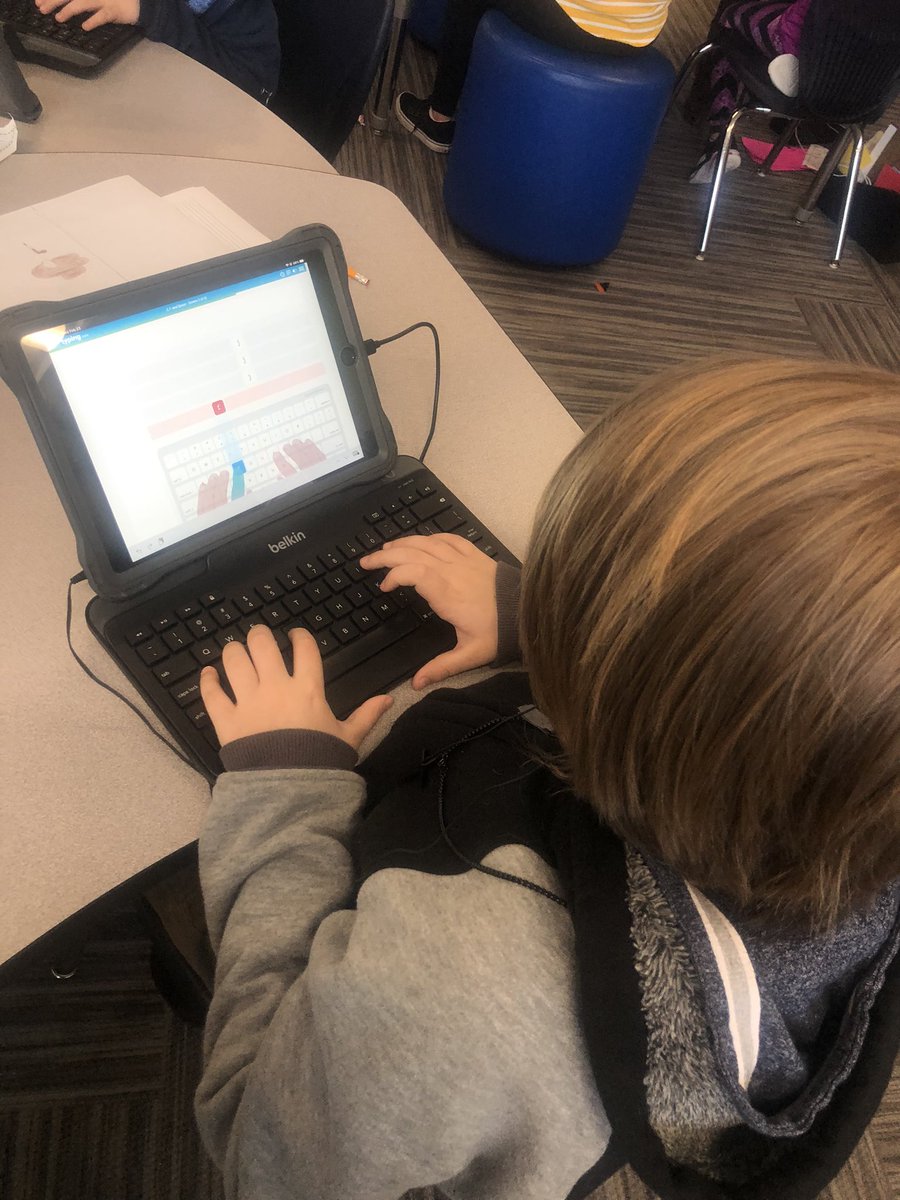 HigginsSMSD's tweet photo. Learning to type in 3rd grade! Thanks to @LHLionsSMSD PTA for the awesome keyboards! ⌨️ https://t.co/BGn7UhY4wu