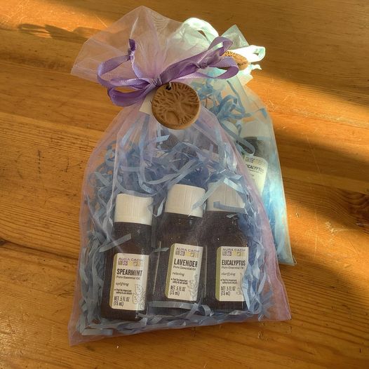 voiceofclay's tweet photo. Just a reminder to take a few moments and breathe
Feels good, right? We have “Breathe” bundles which are perfect for that someone that needs to recenter. (That someone can be you, too) Spearmint, Eucalyptus, and other essential oils, and a clay oil diffuser. Get yours today! https://t.co/j3pSx9DQqk