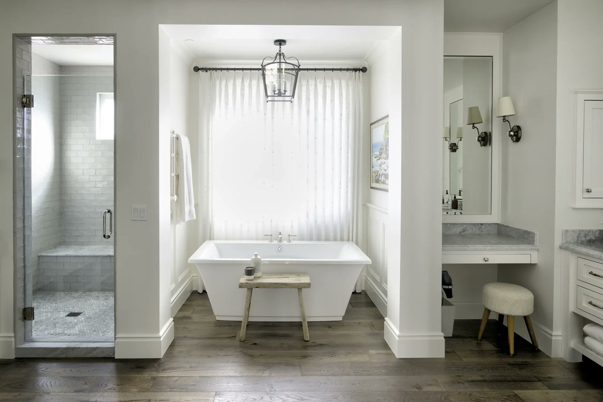 cal_res's tweet image. Something as simple as your #paintcolour choice aids in creating a serene, calming environment for unwinding and escaping. Click to learn more about turning your #bathroom into a #personalspa with the help of paint. buff.ly/32D2FKl
