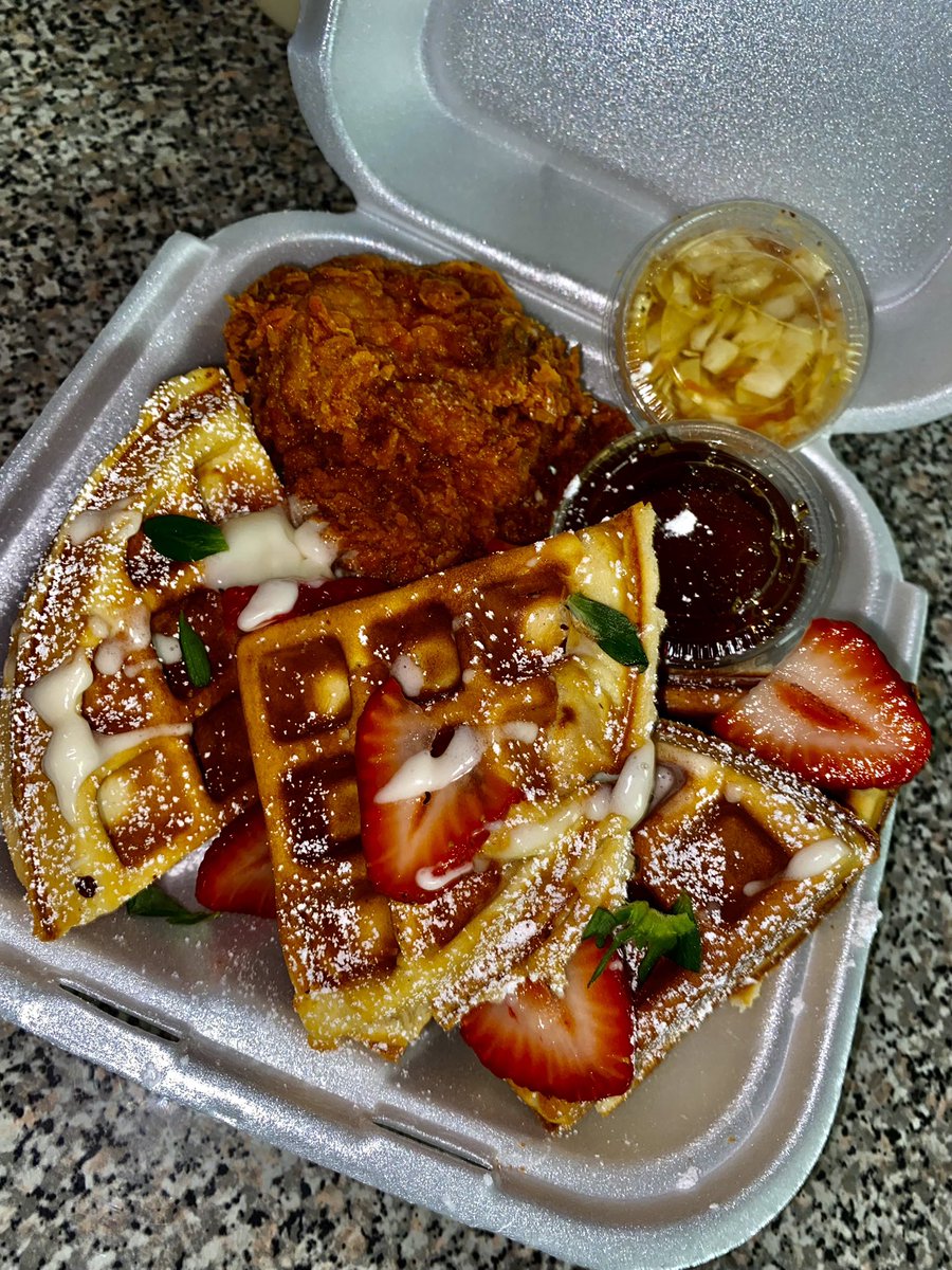 1804Kitchen's tweet image. Check me out . I promise I won’t disappointed..🤤🤤🤤🔥🔥🇭🇹💯.. Chicken and Waffles Zoe way Haitianfood#mouthwatering#manjelakay#homecooking#thebest#1804#haiti#instafood#explore#Caribbeanfood#atl#atlantaeats#atlfoodies#foodblog#foodporn#haitianart#catering#creole#chefzoe