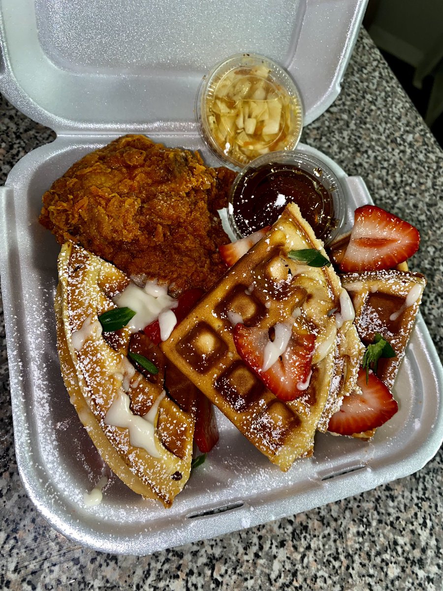 1804Kitchen's tweet image. Check me out . I promise I won’t disappointed..🤤🤤🤤🔥🔥🇭🇹💯.. Chicken and Waffles Zoe way Haitianfood#mouthwatering#manjelakay#homecooking#thebest#1804#haiti#instafood#explore#Caribbeanfood#atl#atlantaeats#atlfoodies#foodblog#foodporn#haitianart#catering#creole#chefzoe