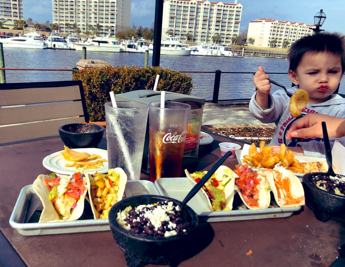 salgadosonthego's tweet photo. Enjoyed Taco Mundo for lunch at @BarefootLanding! The Hawaiian chicken and the Firecracker Shrimp tacos were the best! ๐ค๐#tacos #tacomundo #Travel #MyrtleBeach https://t.co/TwMYO8zxhM