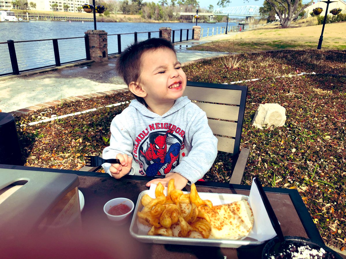 salgadosonthego's tweet photo. Enjoyed Taco Mundo for lunch at @BarefootLanding! The Hawaiian chicken and the Firecracker Shrimp tacos were the best! ๐ค๐#tacos #tacomundo #Travel #MyrtleBeach https://t.co/TwMYO8zxhM