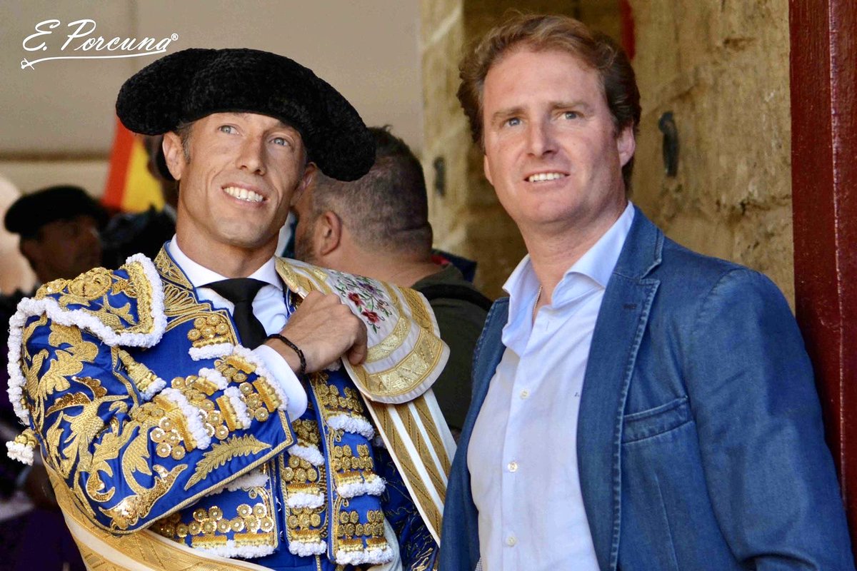 “El mundo es de Dios, y se lo alquila a los valientes”

#ÚNICO

⁦<a href="/InfoMESCRIBANO/">Manuel Escribano</a>⁩