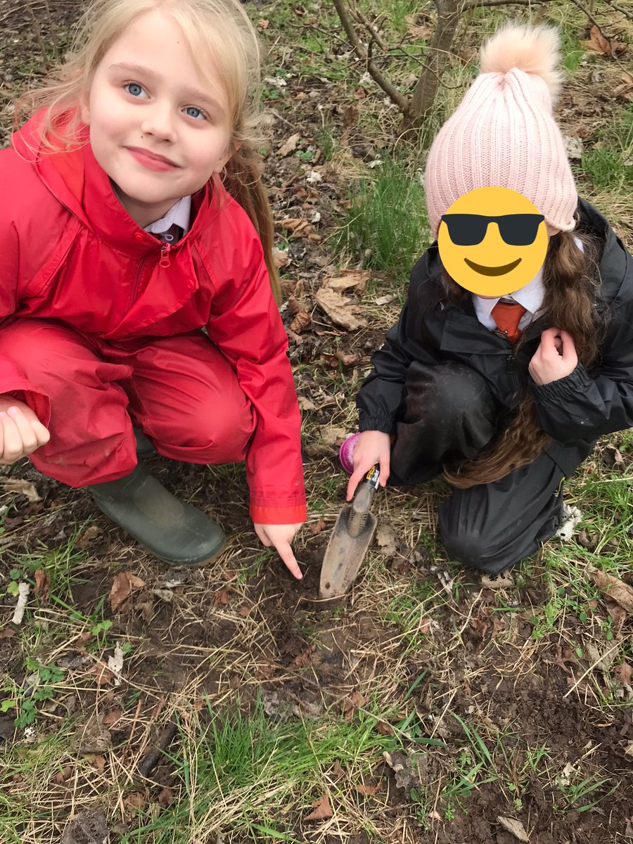 MrsBatemanFS's tweet image. When Forest school went outside we measured a scale model of the solar system, planted seeds and enjoyed the fresh air. @UnityBlackpool