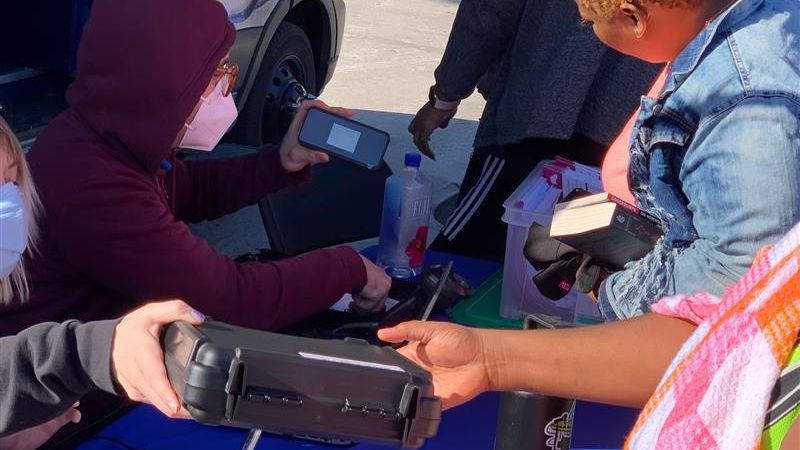 harriscountypl's tweet photo. Check out a free 5G Wireless internet hotspot with unlimited data with HCPL Connected. All you need is a  HCPL library card, or you can sign up for one at the library. Learn more at https://t.co/GDu3CkcsS8 Device availability is first come, first served. #HCPLConnected https://t.co/dtzBXW6yBC