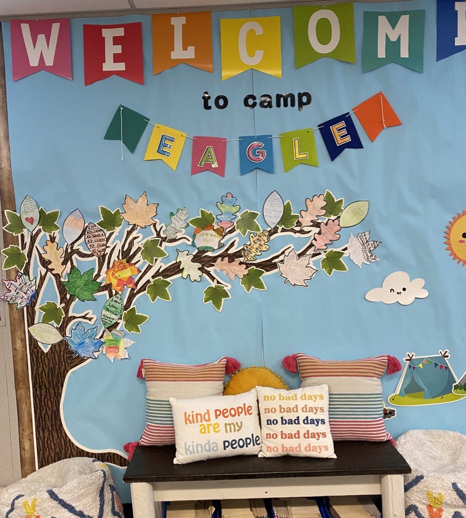 BetweenTheDesks's tweet photo. My favorite wall in our classroom 🌳Started off as a nice decorative tree and became a beautiful work of art with all the things we are thankful for. Full of life, color, and unity! ✨💗 #workwallwednesday #weareRUSD @OswaltAcademy https://t.co/5Rky5X26g6