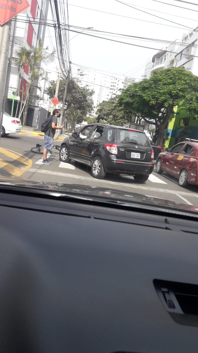 DTemplev's tweet photo. Luis Gonzalo Ramírez, atropellador y prófugo en cruce de Calles Italia y Bolognesi https://t.co/QerznIkr6z