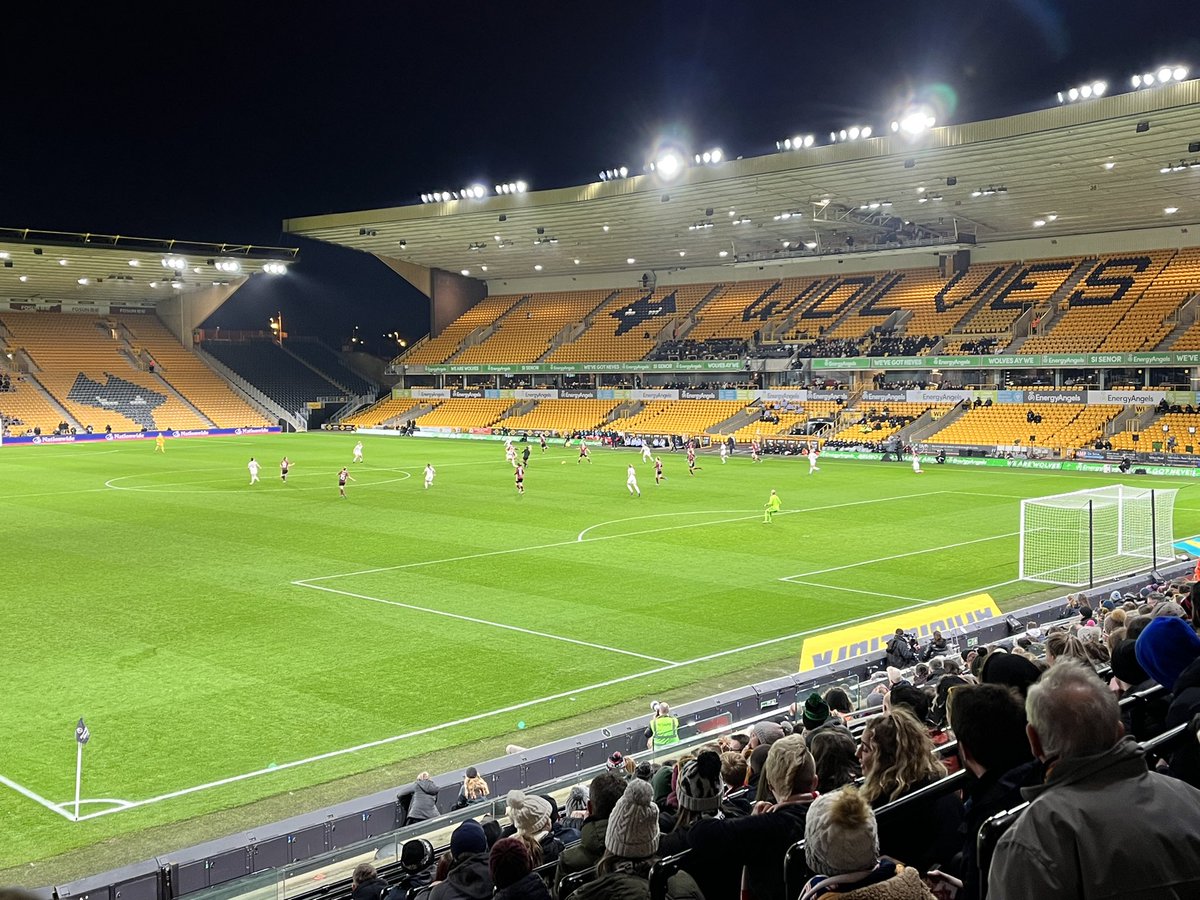 BoardingLarge's tweet photo. The boarders are enjoying some international football this evening at Molineux. Come on the Lionesses! 🏴󠁧󠁢󠁥󠁮󠁧󠁿 #iloveboarding @TheRoyalSchool @Wolves @FA https://t.co/W0YNhKJQMw