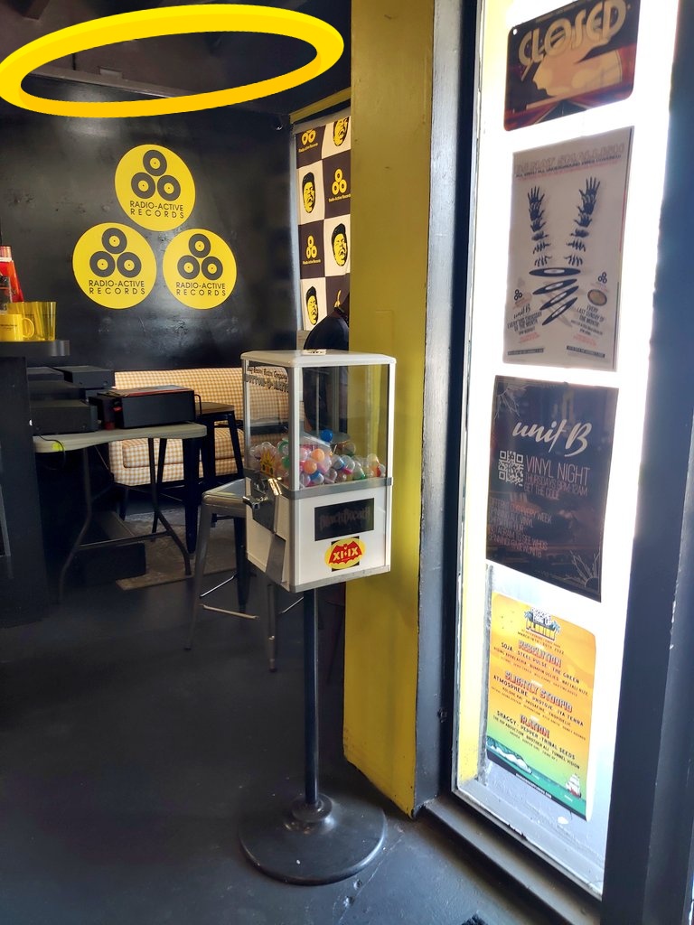 FLNicoFLyGirl's tweet photo. Coast to coast #rruflypromos now hit #ftLauderdale and @radioactiverecs #nowspinning #supportfestivals
Wondering which vinyl to get for your #rrufam collection?? This team has so much #vinylrecords knowledge it'll blow #reggae mind!
#FtLauderdale #reggaemusic #reggaeriseupfl https://t.co/oh2VcC1xV4