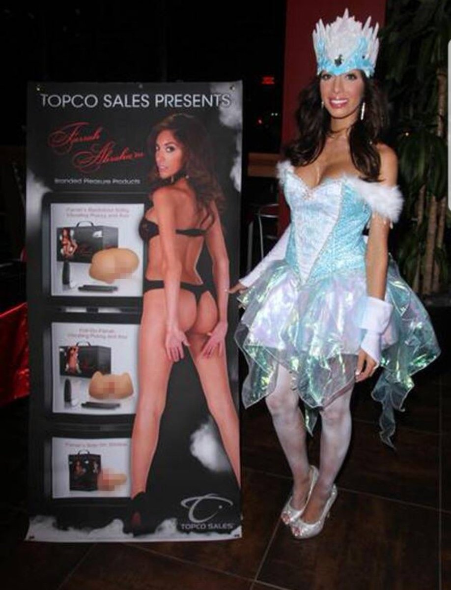 wamalamawooboo's tweet photo. Looks like daddy #michaelabraham is daddy pimp still to this day. Remember when he walked Farrah & 3yo Sophia into Vivid to work on a business deal for the porn? #farrahabraham loved promoting it back then but got embarassed of the backlash. He's still proud! https://t.co/pLO4kQvUIZ