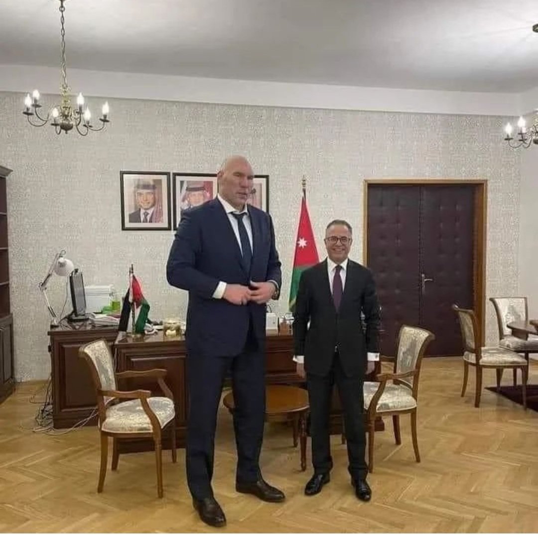 وزارة الخارجيّة الأردنيّة تستدعي مندوب الخارجيّة الرّوسيّة لبحث الأزمة بين روسيا و أكرانيا ... بعد ما شافوه قالولو نيكلهم امهم تعرفو مصلحتهم خير منّا و منهم ...