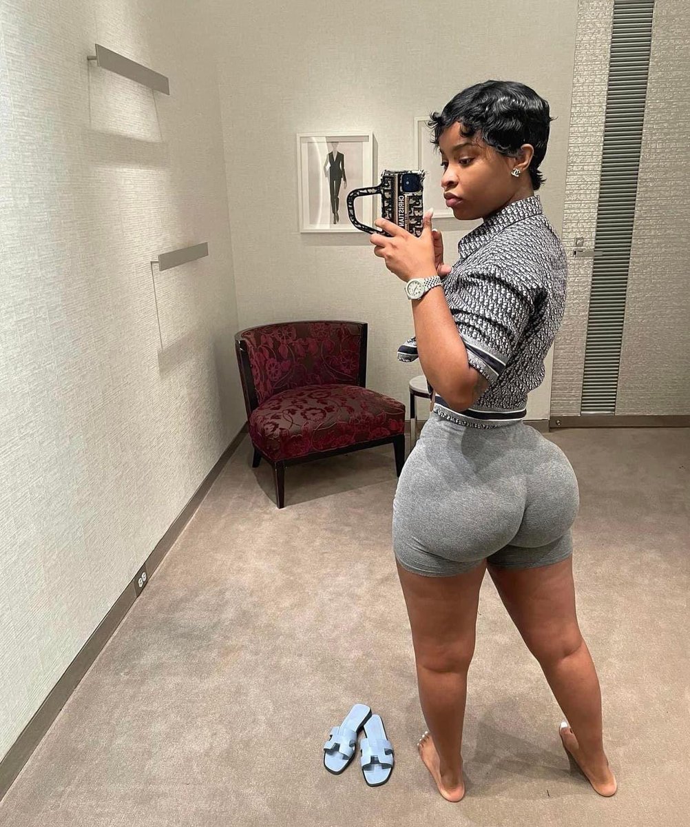 motionboylacy's tweet photo. Damn Dej got a lil loaf back there @DeJLoaf 🥰 https://t.co/Hu7XzhZayq