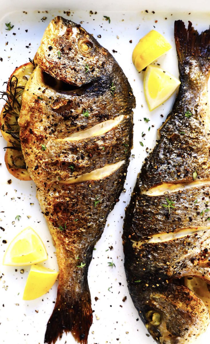 Рыба на черном фоне. We to cook the fish. Белая рыба книга. Тунец реклама. Эстетика рыба готовая филе.