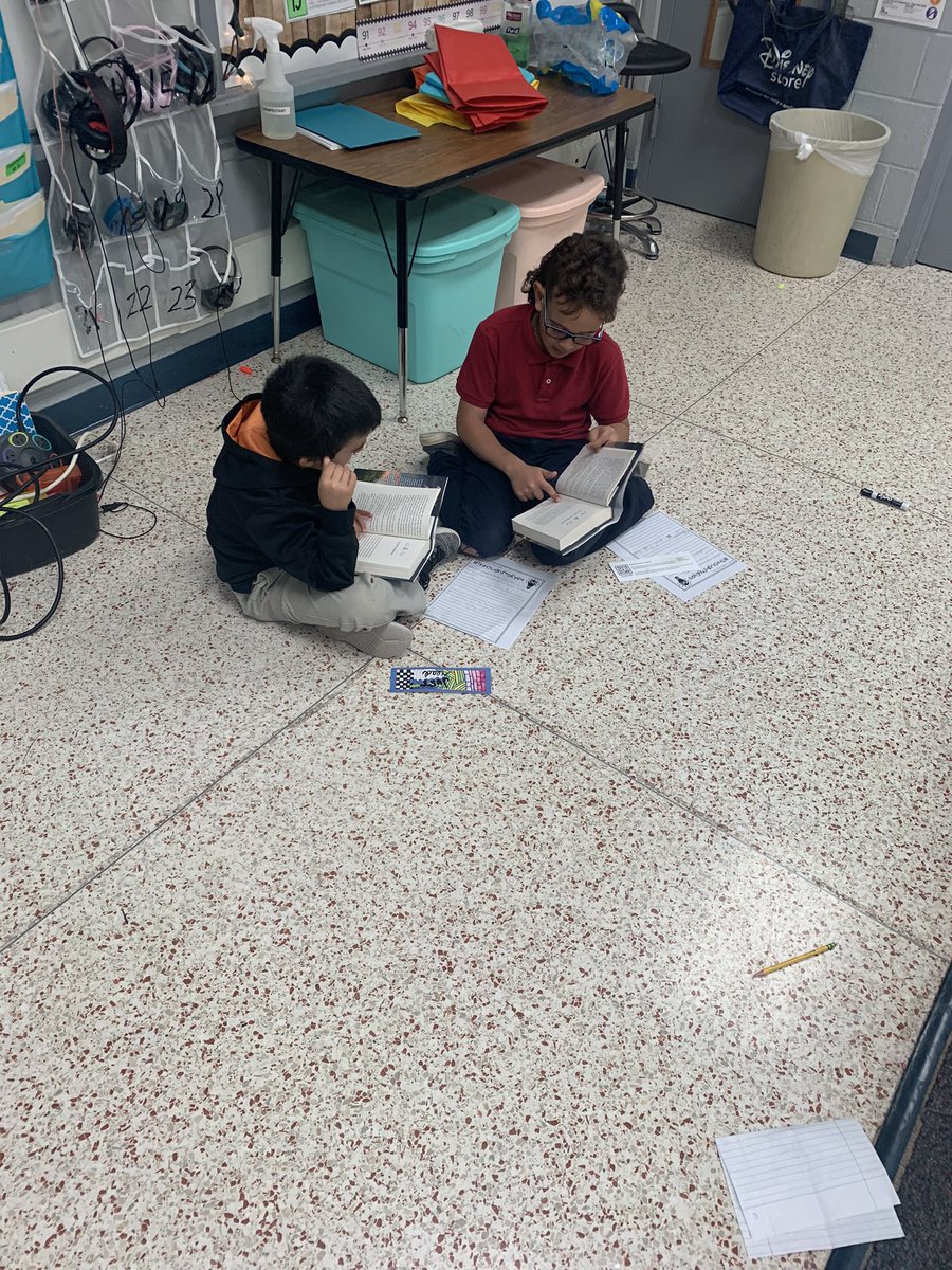 MrsDevinAdams's tweet photo. Literature circles are a favorite part of our day! @HaysSTEAMshines #collaboration https://t.co/KgDjdPksdb