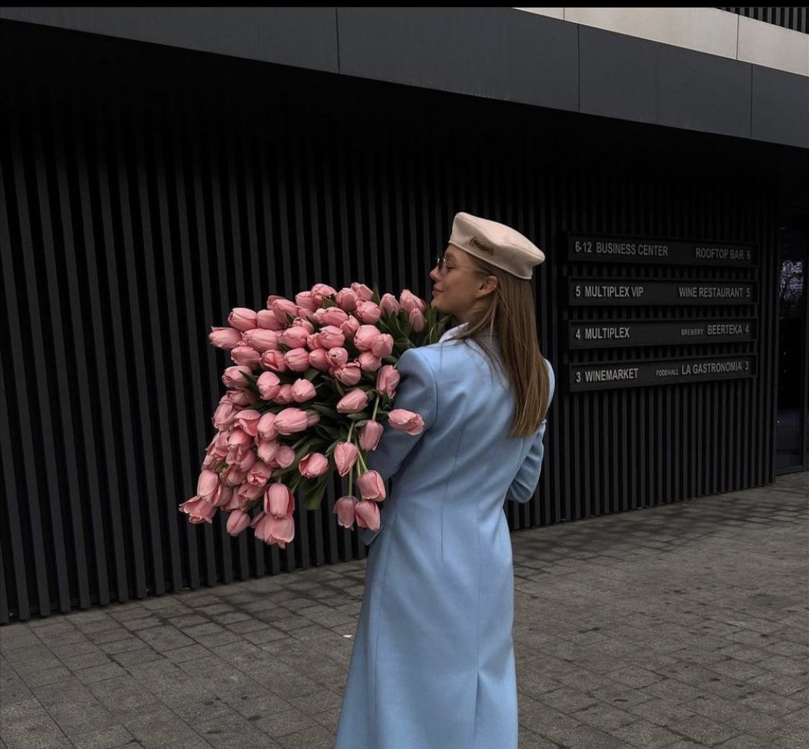 pink flowers everyday please 🌷