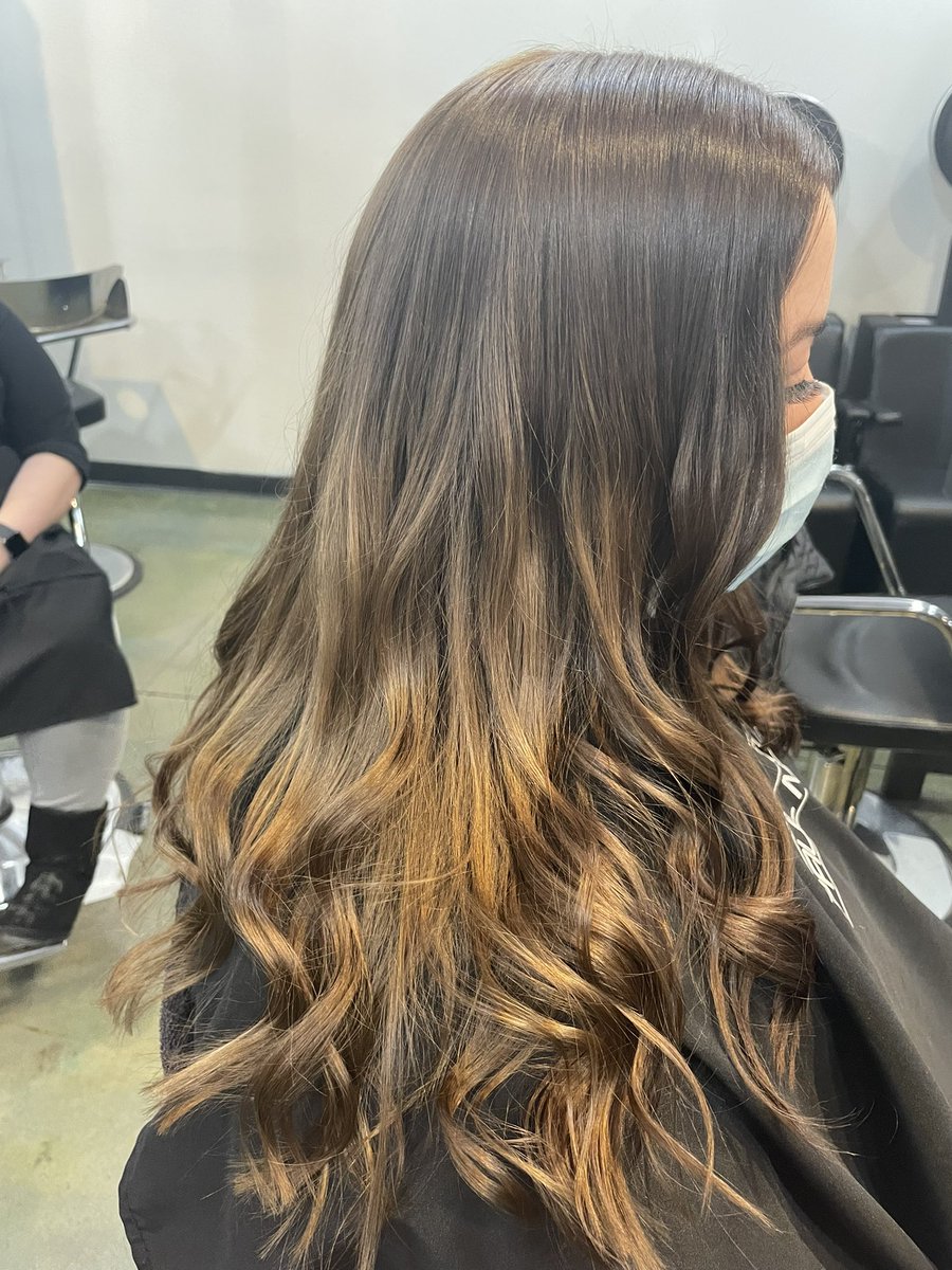 Alex_e_Schultz's tweet photo. Haven’t tweeted in so long that twitter didn’t even have access to my photos, not to mention I didn’t know how to compose a post anymore. Just some recent hair I’ve done lately! 🤍 text or dm to book with me! https://t.co/oMBX8R7CAw