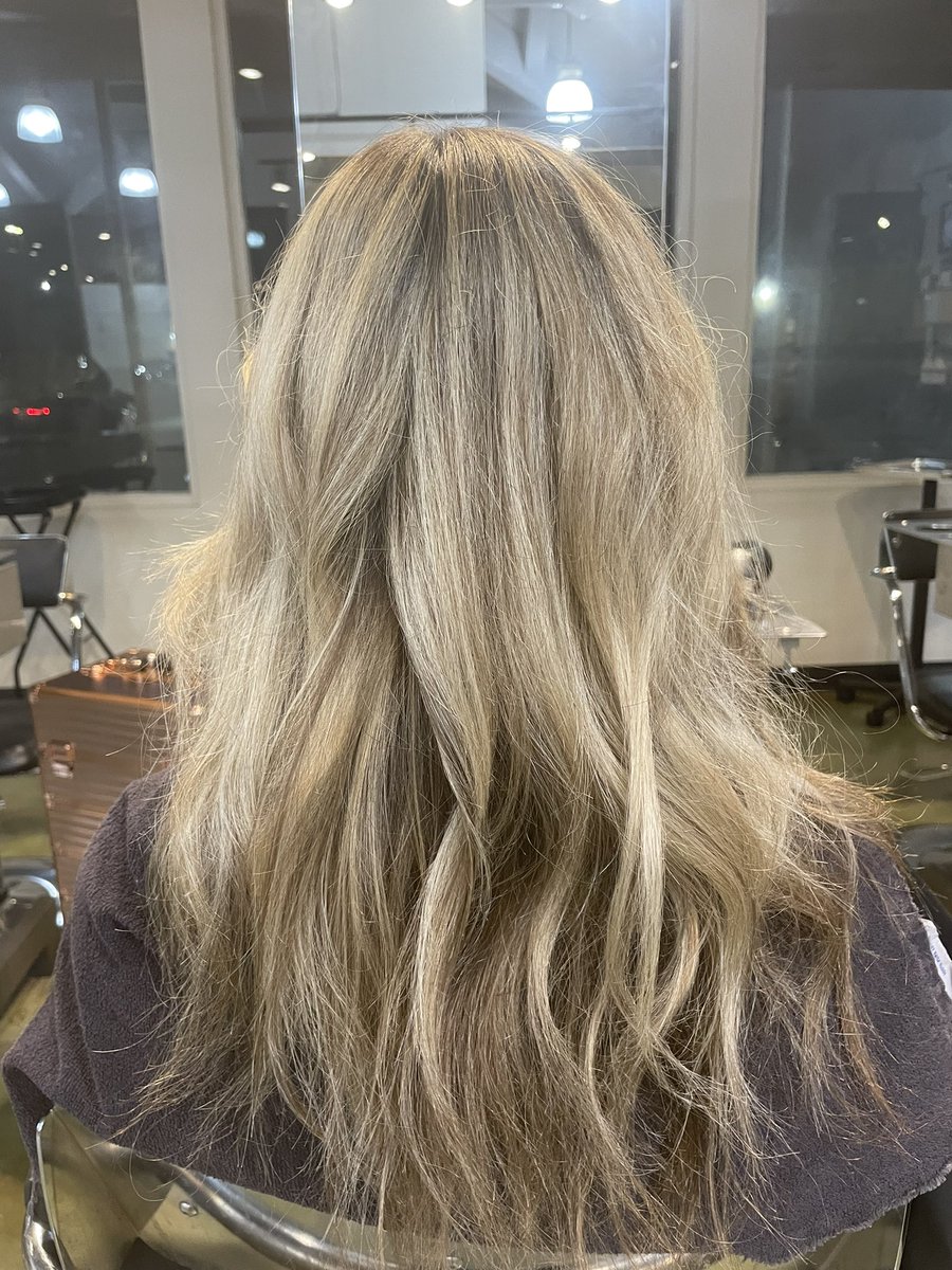 Haven’t tweeted in so long that twitter didn’t even have access to my photos, not to mention I didn’t know how to compose a post anymore. Just some recent hair I’ve done lately! 🤍 text or dm to book with me!