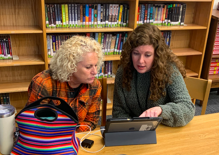 jaynegermany's tweet photo. Teachers @ShadowRidgeMS learn about line drawing animations in Keynote and how Ss can use them to show what they know in our Apple Lunch &amp; Learn. 
@SRMSlibrary @AppleEDU @DigitalLISD #LISDLandT https://t.co/jRjFJzpbtn