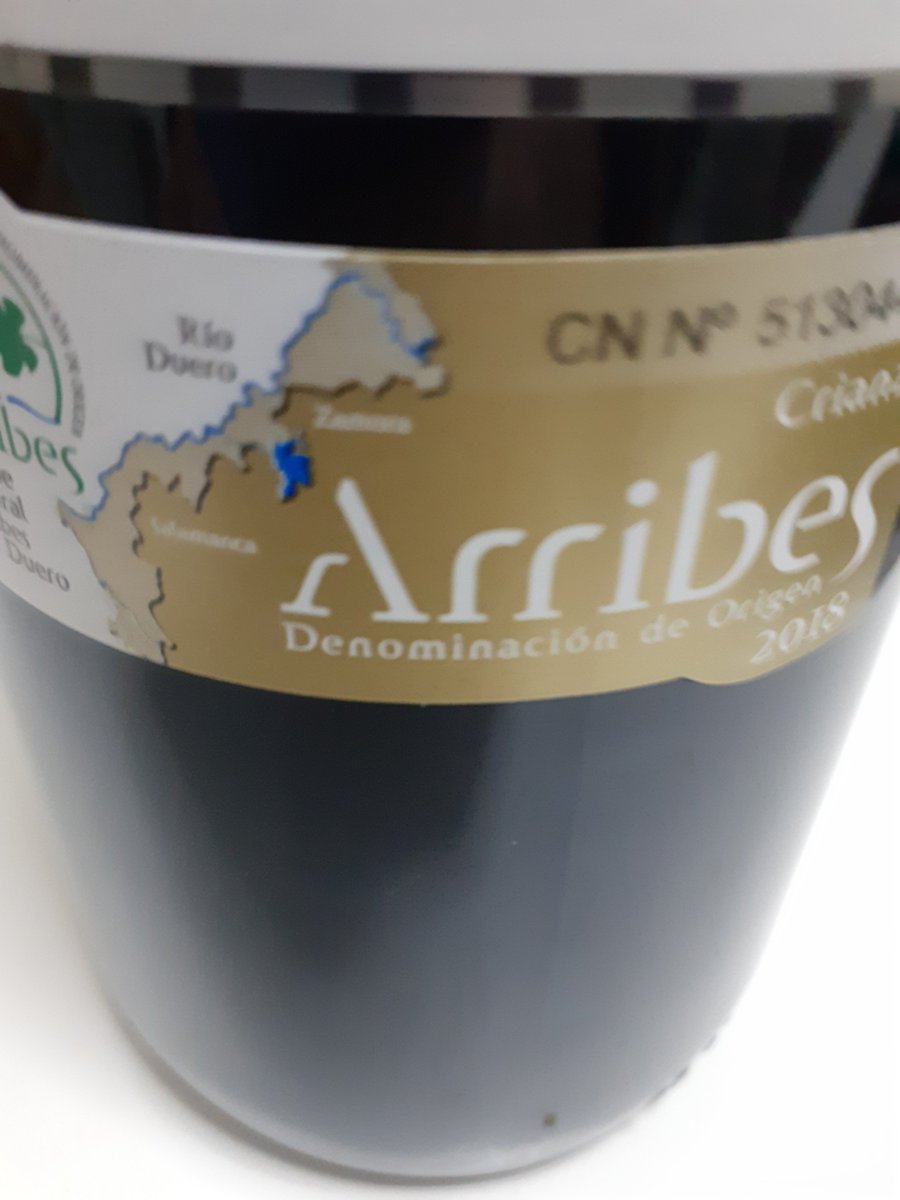 Vamos a terminar de pasar el ecuador de la semana con un Juan García "Arribes de Vettonia" de la Bodega Coop. de Arribes del Duero de Aldeadávila de la Ribera #Salamanca acompañado por queso Cañarejal de Pollos #Valladolid en plena Reserva de las Riberas de Castronuño #Duero