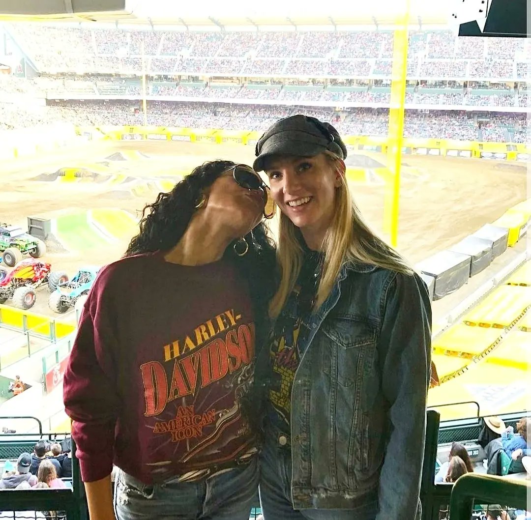 lovesnayarivera's tweet photo. 2 years ago of this iconic moment... I miss those times, I remember the happiness I felt that day and wow, how time flies https://t.co/ka7dagOZin