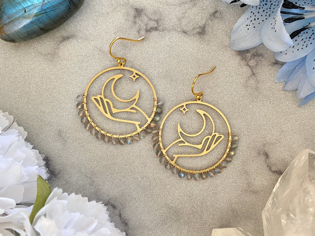 just posted a new ✨𝑔𝒾𝓋𝑒𝒶𝓌𝒶𝓎✨ on my IG for these high quality labradorite hoops! find me on there @ earthspiritandsoul to enter ♡