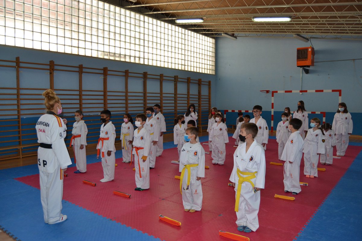 TKDAlgete's tweet photo. Hoy hemos procedido al cambio de cinturón de los deportistas más peques de nuestro Club. Enhorabuena a tod@s.
#Algete 
#Deporte
#algetesemueve 
#algeteactivo
#taekwondo
@Aytodealgete 
@deportealgete https://t.co/tv2tGv6NTF