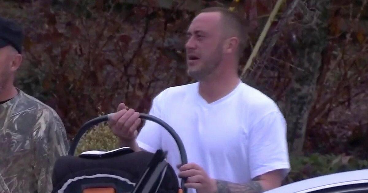 AlRojoVivo's tweet photo. Ladrón se lleva camioneta con todo y un bebé de tres meses durmiendo dentro. EN VIDEO => https://t.co/v1qjk65JhW
#captadoenvideo #captadoencamara #robanbebe #crimenyviolencia https://t.co/cfirxmf1II
