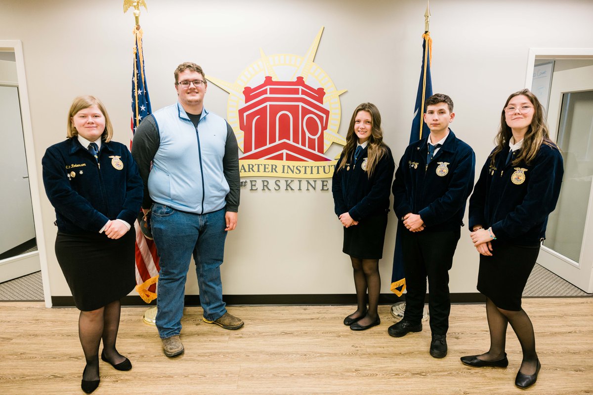 ErskineCharters's tweet image. Future Farmers of America (FFA) from Calhoun Falls Charter School and Lowcountry Leadership Charter School attended FFA Day at the SC State House and visited the Institute&apos;s office! #MoveTheNeedle @CFCSFlashes @LLCS_NaviGators