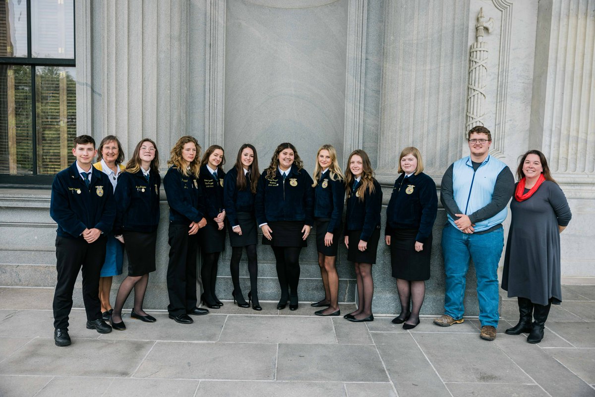 ErskineCharters's tweet image. Future Farmers of America (FFA) from Calhoun Falls Charter School and Lowcountry Leadership Charter School attended FFA Day at the SC State House and visited the Institute&apos;s office! #MoveTheNeedle @CFCSFlashes @LLCS_NaviGators