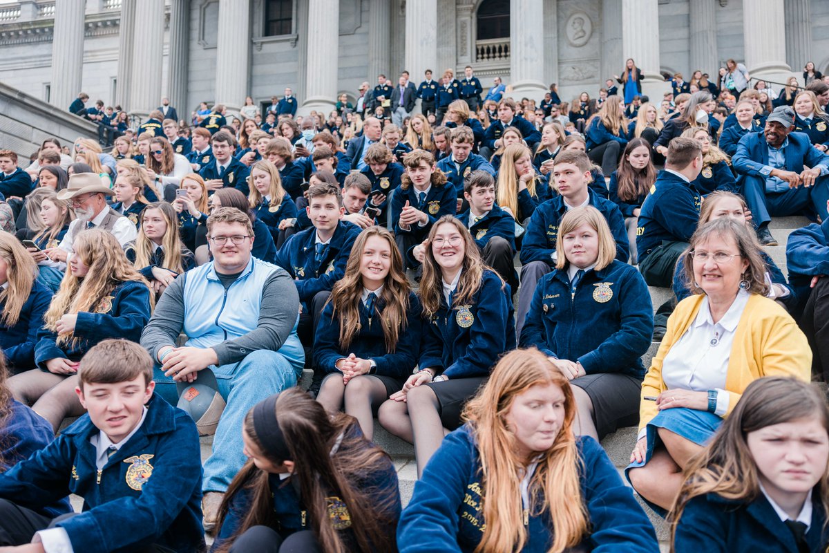 ErskineCharters's tweet image. Future Farmers of America (FFA) from Calhoun Falls Charter School and Lowcountry Leadership Charter School attended FFA Day at the SC State House and visited the Institute&apos;s office! #MoveTheNeedle @CFCSFlashes @LLCS_NaviGators