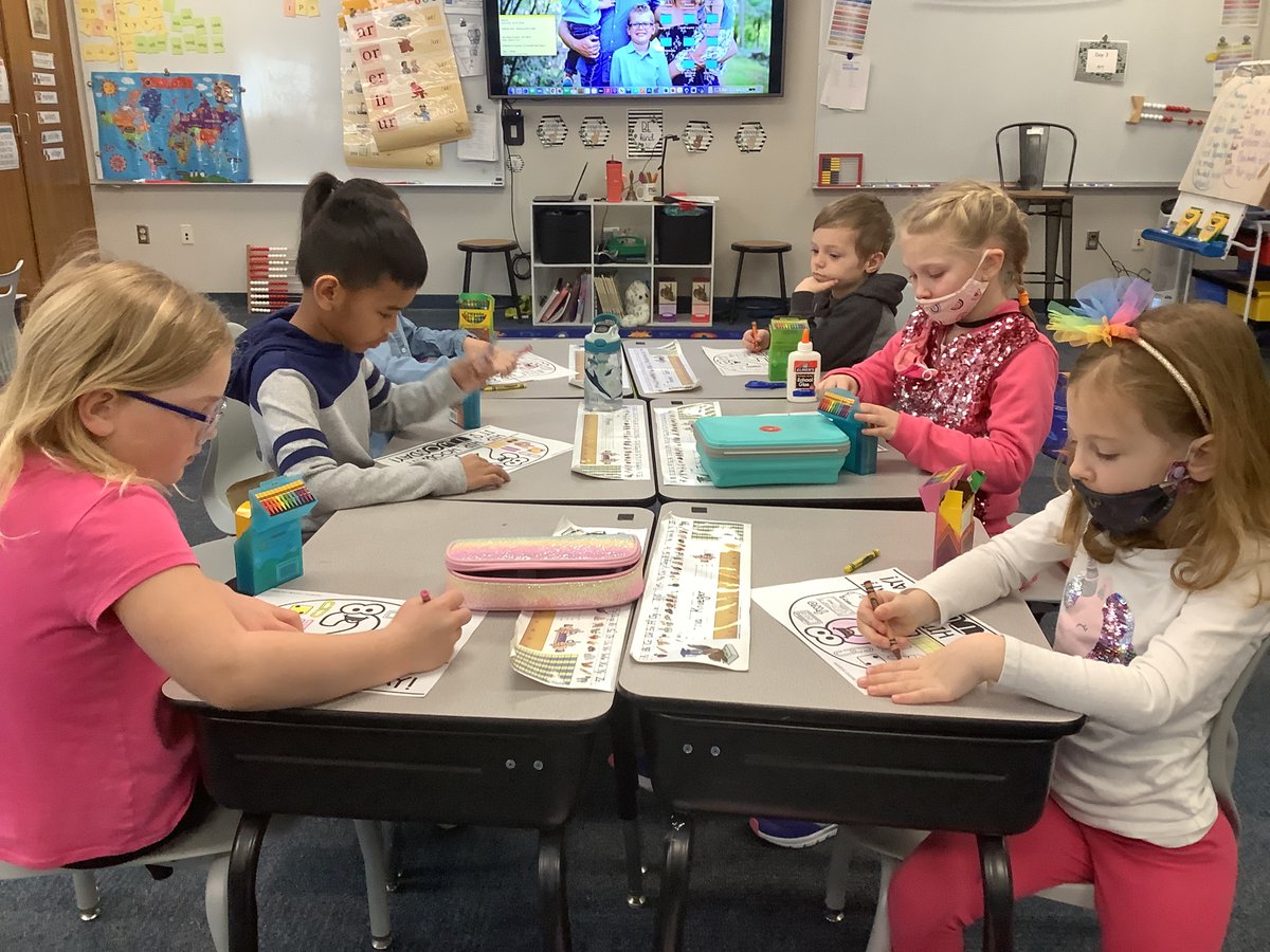 MrsLancelle's tweet photo. Happy 2-22-22 day!  We celebrated 2-22-22 in room 22 yesterday! #everestpride https://t.co/4kn0OSLORH