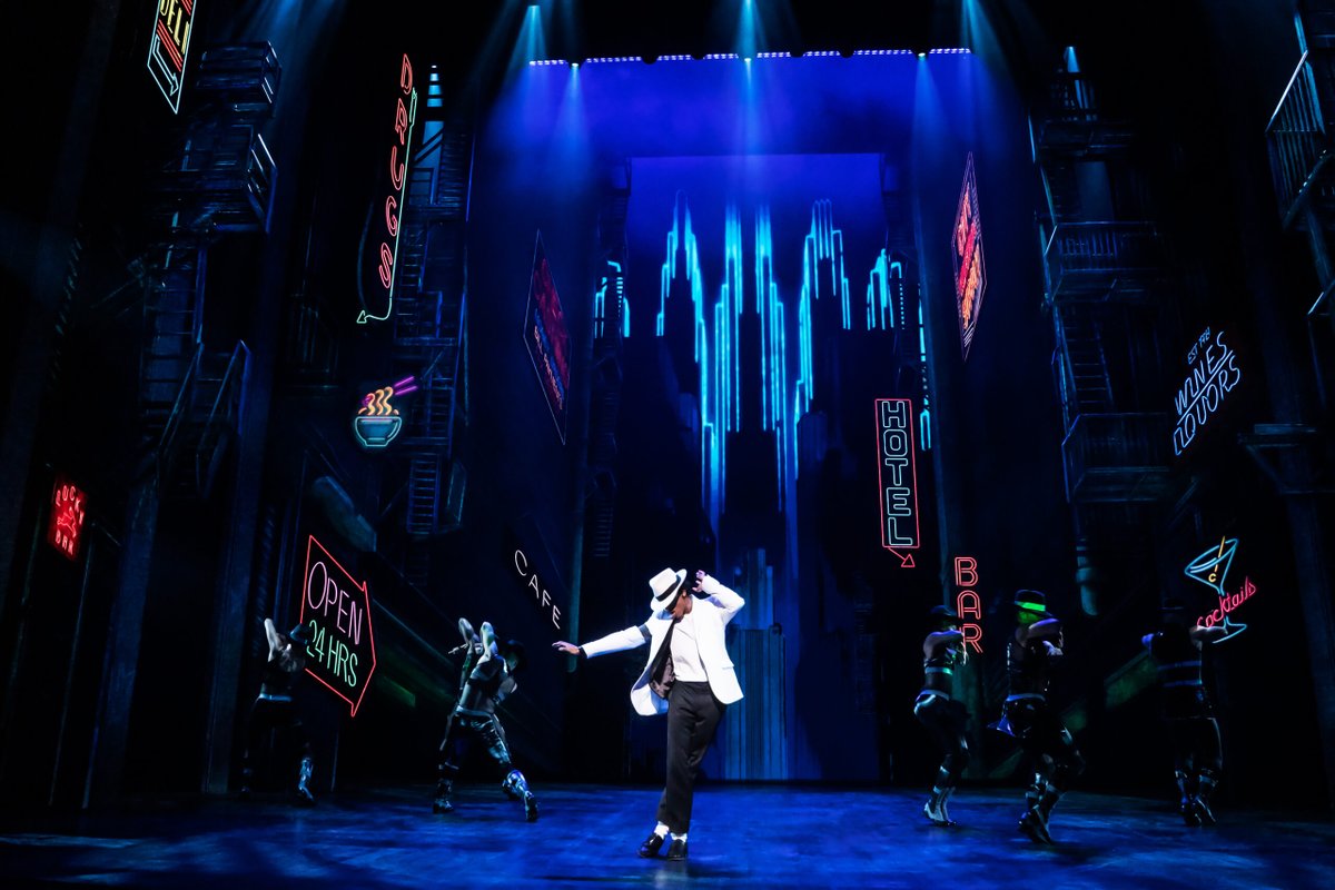 CityTheatrical's tweet photo. #WednesdayMatinee: See @MJtheMusical at the Neil Simon Theatre in #NYC!
Congrats to #LightingDesigner Natasha Katz and the entire #lighting team, as well as @PRGlive, #projectiondesigner Peter Negrini, and #ScenicDesigner Derek McLane.
https://t.co/fbDE5WO6jf
📷 Matthew Murphy https://t.co/hgkgjKnGSg