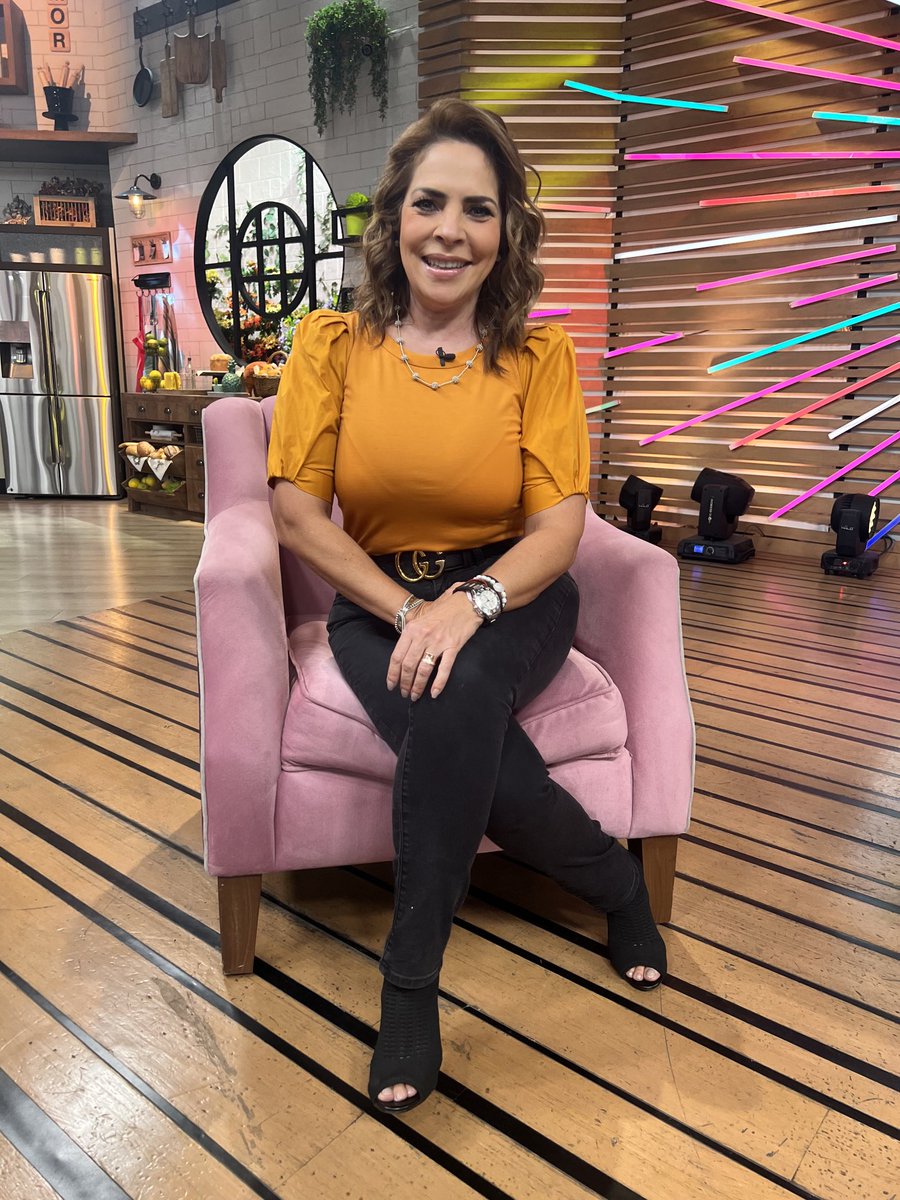 anamaalvarado's tweet photo. Gracias por la blusa ⁦@Grupo_JULIO⁩ https://t.co/GWiWWFEhCW