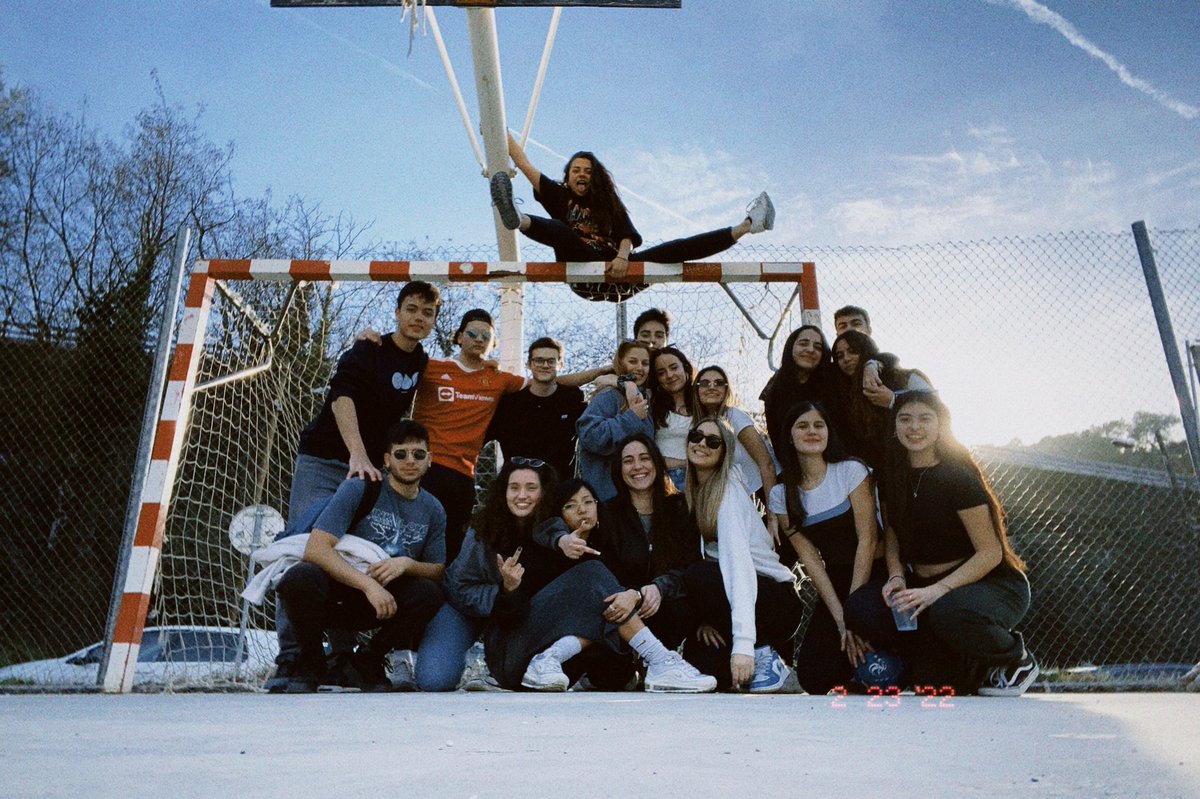laurarivsss's tweet photo. my class is better than yours #grup2 https://t.co/1bjl5Sabzt