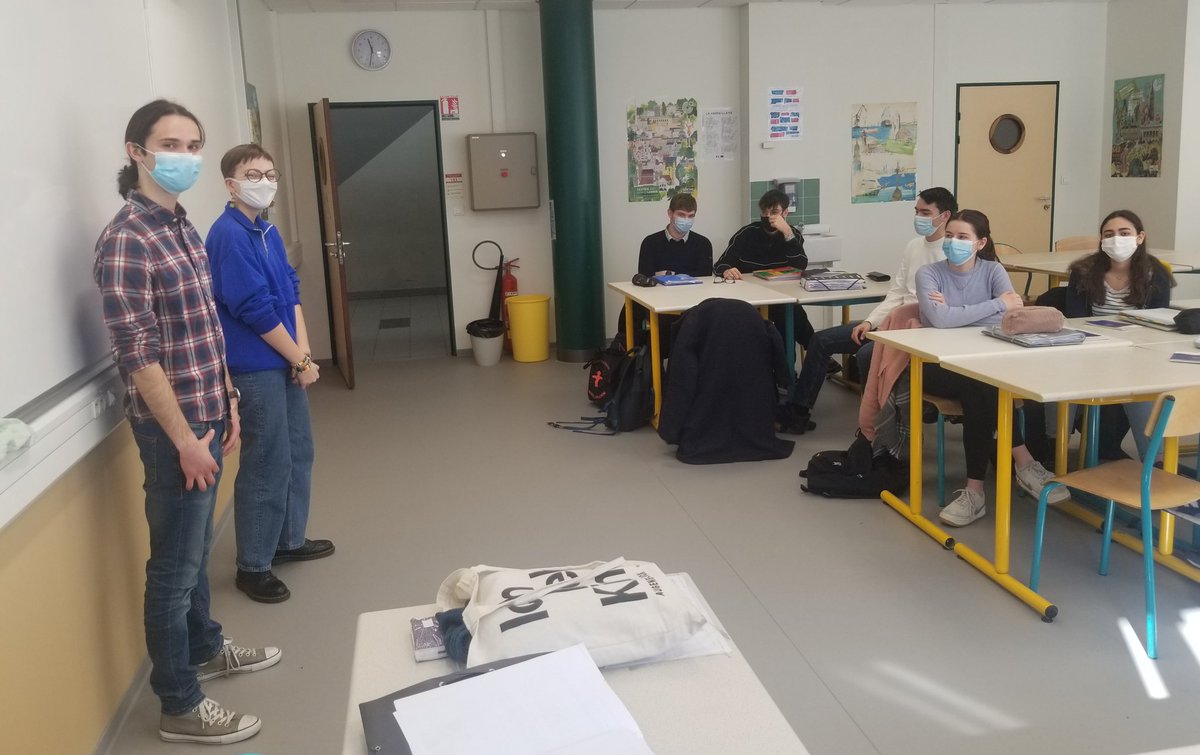 MBAndre67's tweet photo. Louison et Louise, anciens élèves en Terminale Abibac au #LyceeRudloff et actuellement étudiants en Prépa BL au @lyceeduparc à Lyon sont venus rencontrer les Tales Abibac, ce jour.  Un échange constructif entre pairs! Merci à eux! https://t.co/KNHqSnQWH4