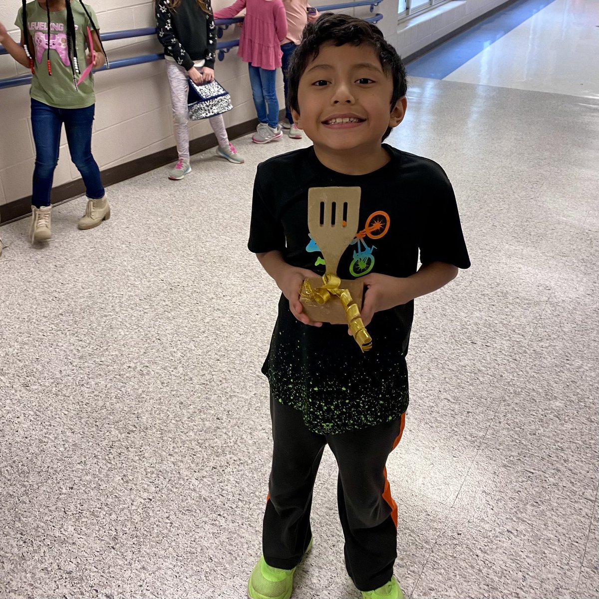 CrestwoodEle's tweet photo. That feeling when your class earns the golden spatula… https://t.co/6vaCgDEH3E