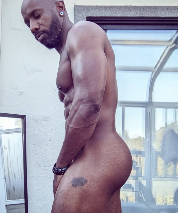 It is a hump day after all. #HappyHumpDay https://t.co/osoA4L5QGW<a href="/tag/happyhumpday"class="tags">#HappyHumpDay</a>