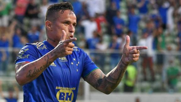 Footstats's tweet photo. 🦊 Edu em 8 jogos (5 como titular) pelo Cruzeiro:

◉ 12 finalizações
◉ 8 no alvo
◉ 6 gols

▸ 1 gol a cada 83 minutos
▸ 1 gol a cada 1,5 finalizações
▸ 67% de pontaria na finalização

Não adianta, ele crava! https://t.co/dY50ep8ET2