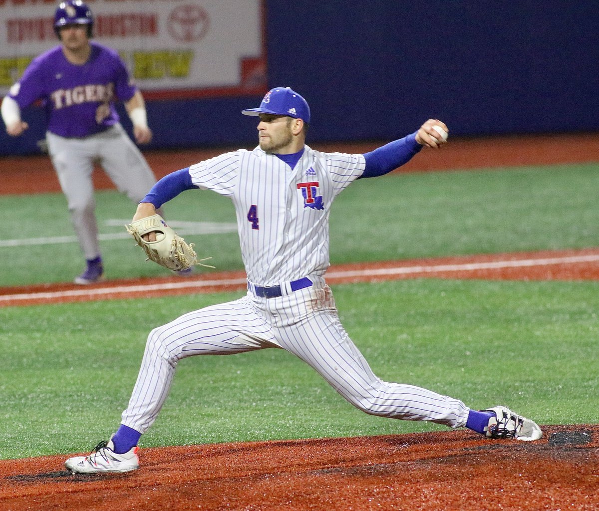 LATechBSB's tweet photo. Stellar performance from Cade Gibson!!

5 IP and 8 strikeouts for the left-hander. 

Jennings on to pitch for LA Tech.

E5 | LA Tech 5, LSU 3 https://t.co/0hlDafnyoi