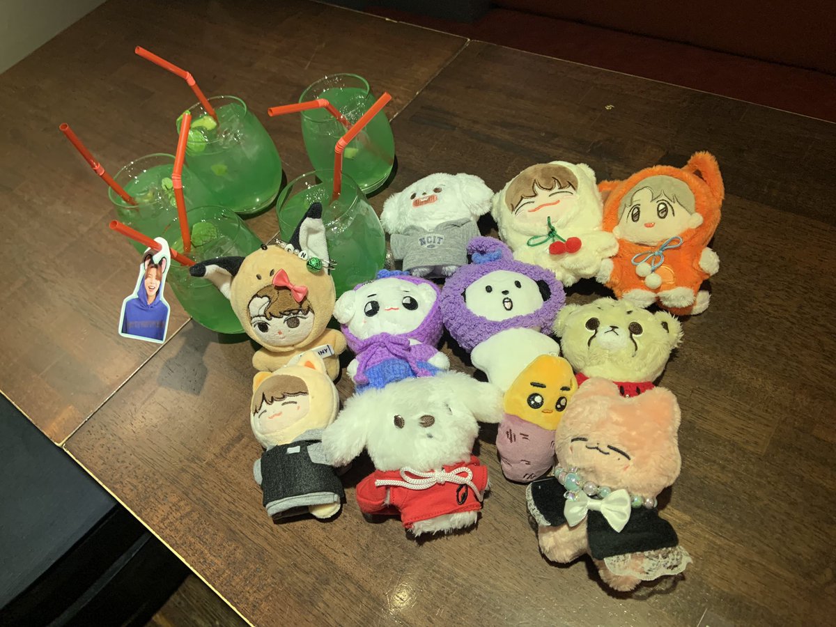 zakimari0506's tweet photo. NCT2月センパ&amp;マークCHILD記念party🎂にお邪魔させて頂きました！
豪華なケーキとお料理であっという間に時間が🥰
沢山のシズニさん（＋エリさん）とお会い出来て楽しかったです
ぬいちゃんLOVEな私には幸せ空間でした！！素敵な企画をありがとうございました😊また行きたいです

@ExoncT_Works https://t.co/NngqhpDEpY