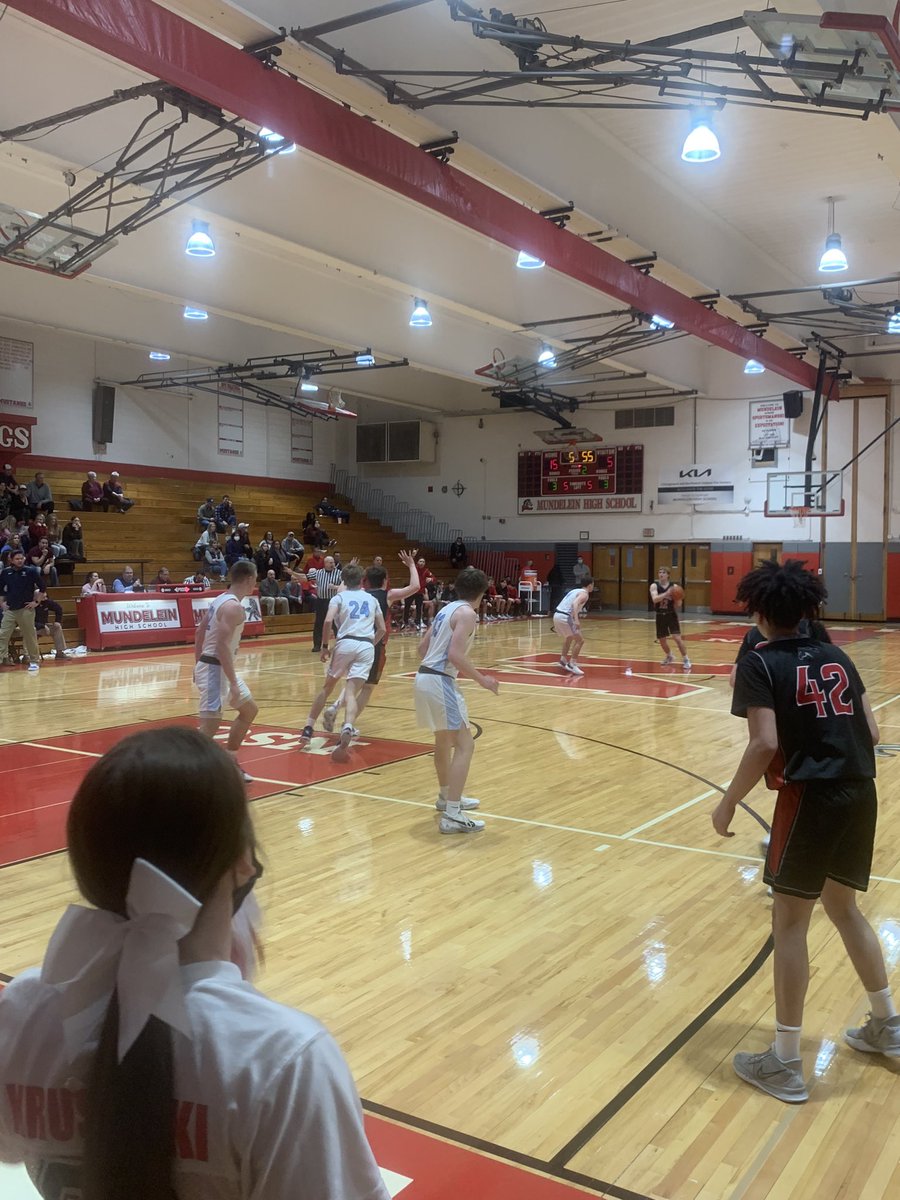 GoMHS_Athletics's tweet photo. Mundelein up 17-5 in the 2nd quarter in #IHSA Regional Action at #MHS @mustangsboysbb @MHS_Principal @redrage_2021 https://t.co/d37tFx6Tfe