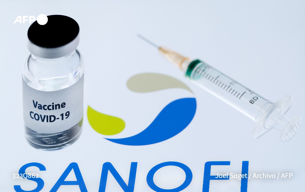 AFPespanol's tweet photo. 💉 El gigante farmacéutico francés Sanofi anunció el miércoles resultados positivos a gran escala de su vacuna anticovid, desarrollada conjuntamente con el laboratorio británico GSK, tras un año de ensayos y aplazamientos #AFP https://t.co/P6kPIT7Fgy