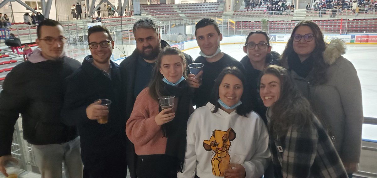 Tonight it was Hockey game with the lab. Great win of @MarseilleHockey!
#ESC2