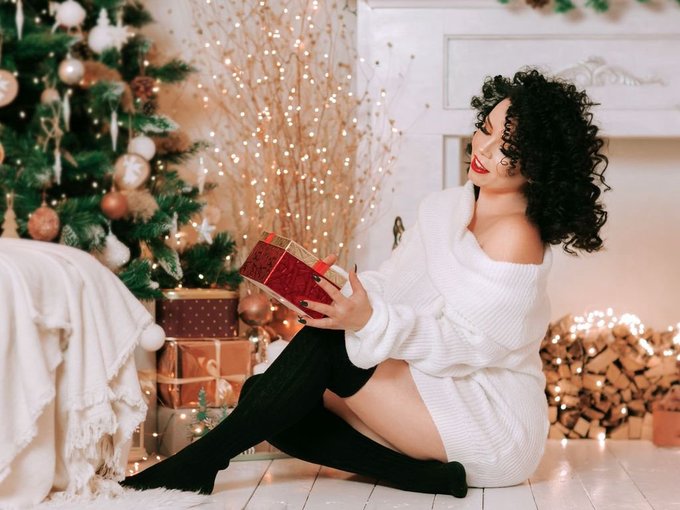 I'm online right now on SkyPrivate - pay-per-minute system for Skype live shows. Call me right now in