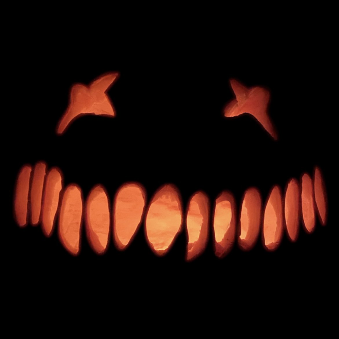 lonepineapparel's tweet photo. Wear a Costume. Hand out Treats. Never blow out a Jack O’Lantern. Always check your Candy. And last but not least... Check out our awesome Trick ‘r Treat inspired ‘Pumpkin Face' Tee! 

https://t.co/0lUL7frTgy

#trickrtreat #tricketreatmovie #sam #samhain
#halloween https://t.co/PKwEtm3jfQ