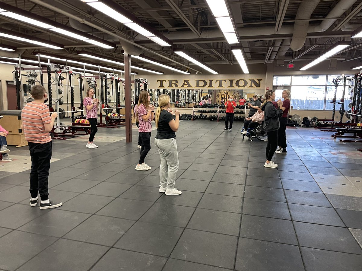 PlhsUnified's tweet image. Learning some cheers and working out with @plhscheer