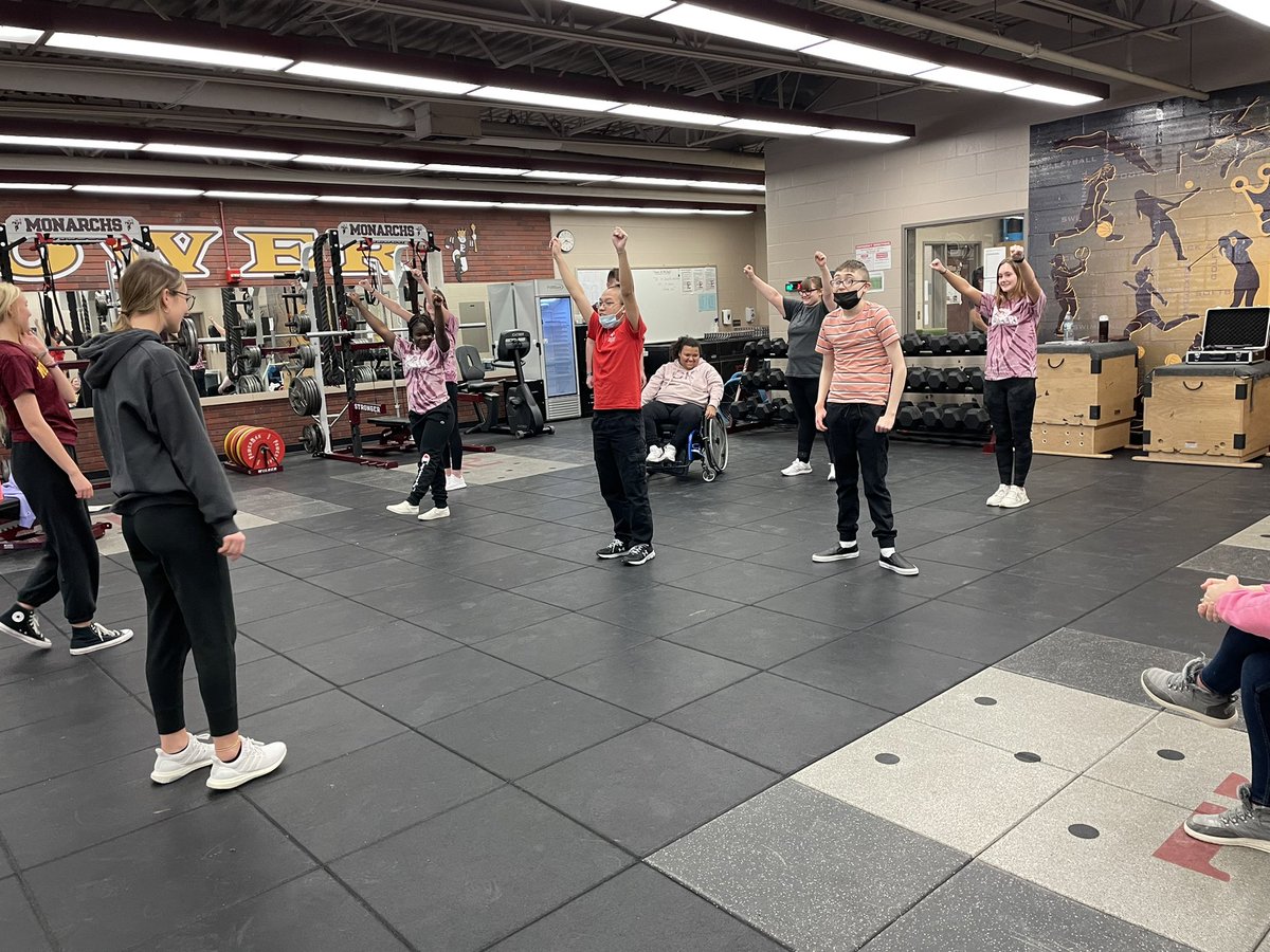 PlhsUnified's tweet image. Learning some cheers and working out with @plhscheer