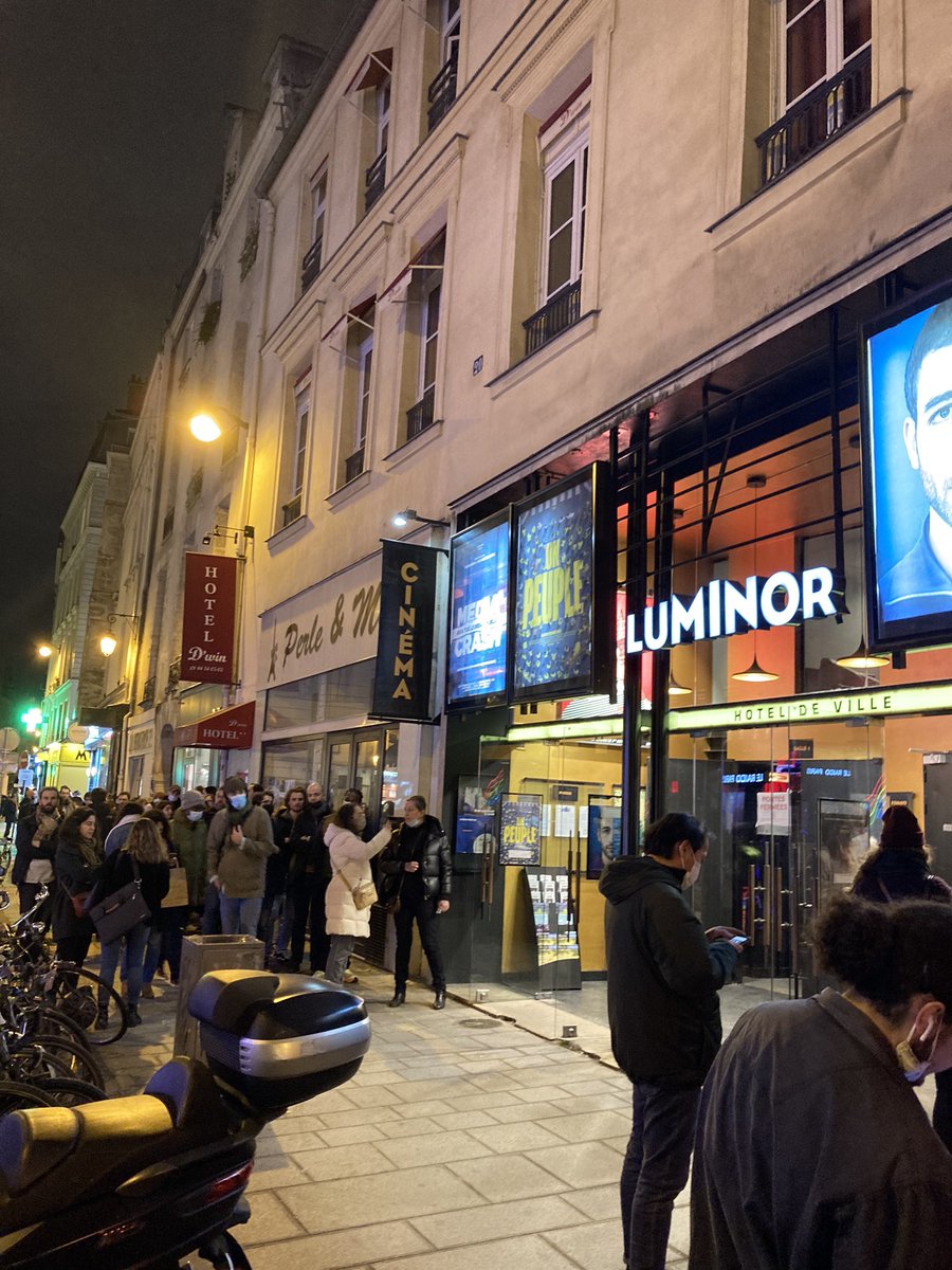 Imenhab's tweet image. Ce soir j’ai été voir #Unpeuple, un documentaire poignant qui donne la parole aux gilets jaunes (principalement de Chartres), et met en avant la dignité de beaucoup d’entre-elles/eux. Actuellement en salles, à voir pour mieux analyser, 3 ans après.