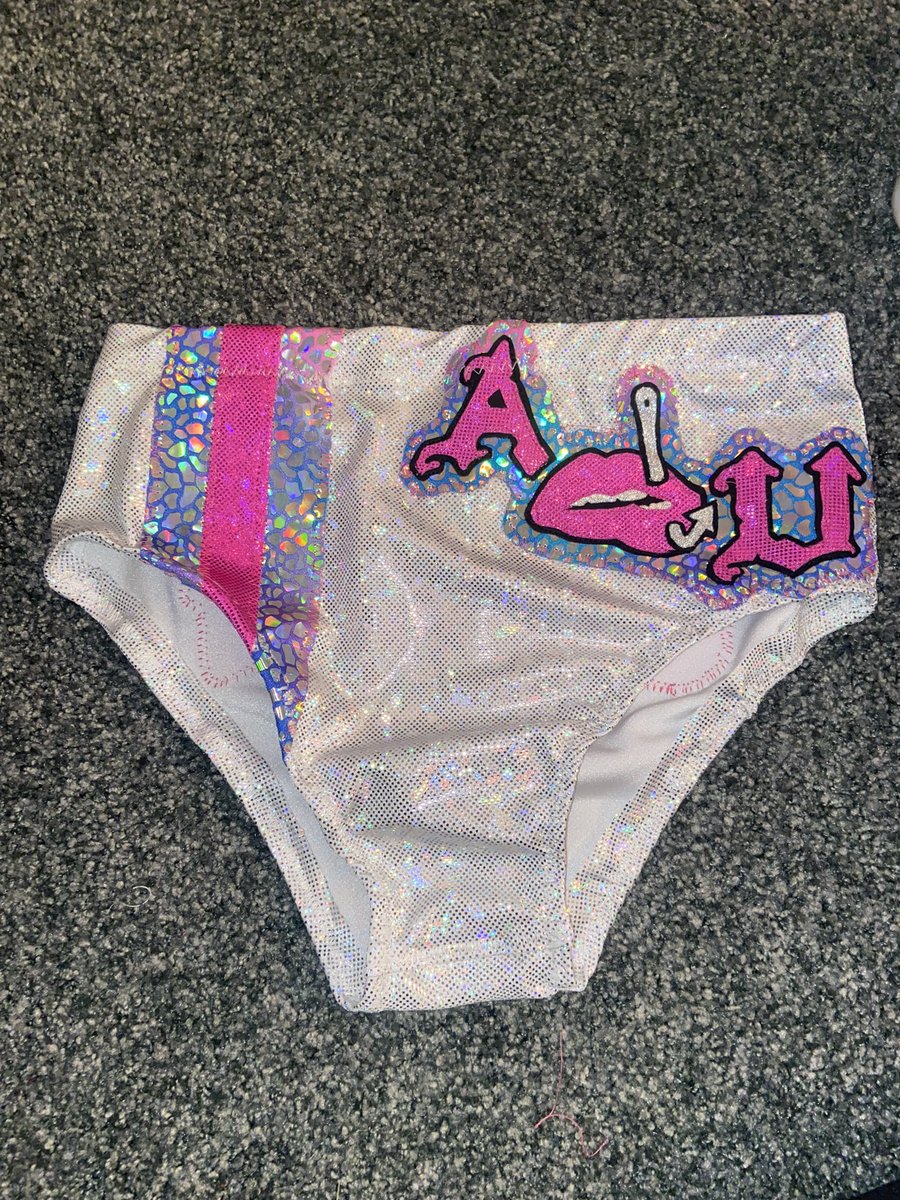 𝒜𝓈𝒽𝓁𝑒𝓎 𝒱𝑜𝓍 tweet media